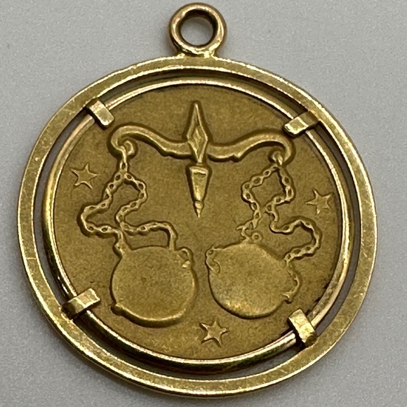 Vintage Italian Libra Zodiac Coin Charm Pendant in 18k - Picture 1 of 5